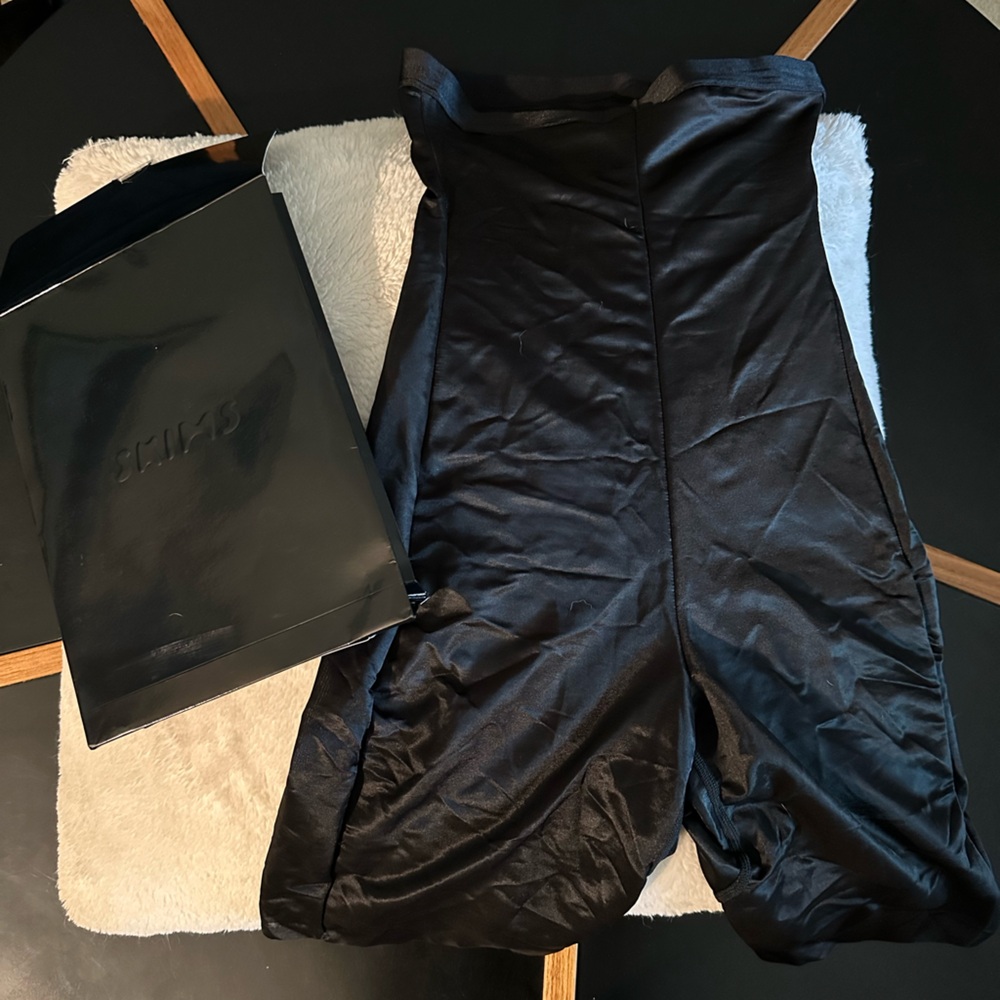 Skims high waist mid thigh shorts shape wear